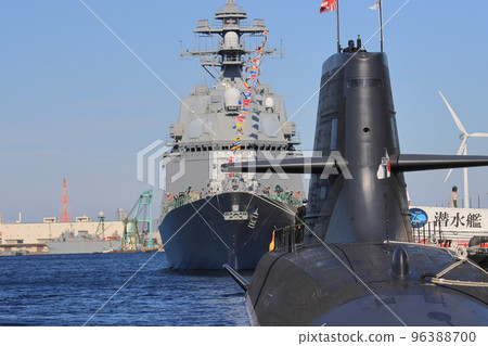 Maritime Self-Defense Force escort ship and submarine Fleet review open to the public Maritime Self-Defense Force escort ship and submarine Fleet review open to the public 96388700