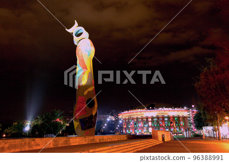 Illuminated Woman and Bird sculpture in Joan Miró Park Illuminated Woman and Bird sculpture in Joan Miró Park 96388991