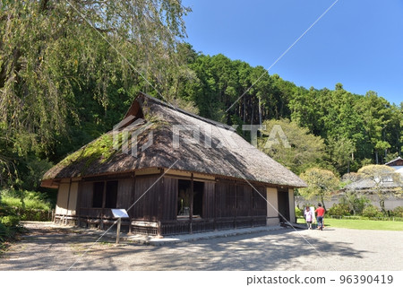在秋高氣爽的一天，參觀估計建於江戶時代前半葉的日高市高麗住宅。 96390419
