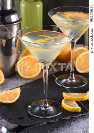 Lemon drop martini with zest 96390683