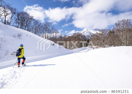 雪道徒步加賀大山的形象 雪道徒步加賀大山的形象 96391251