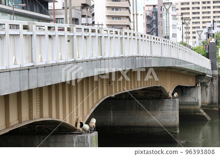 大阪府大阪市堂島川上的“玉江橋” 96393808
