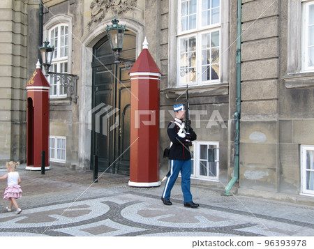 Soldiers and girls passing each other in front of Amalienborg Palace, Copenhagen, Denmark Soldiers and girls passing each other in front of Amalienborg Palace, Copenhagen, Denmark 96393978