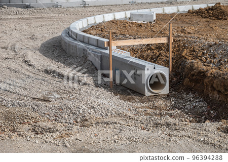 Construction of drainage ditch on curve Construction of drainage ditch on curve 96394288