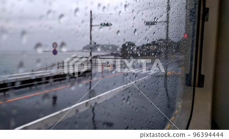 雨天從江之電看到的湘南 96394444