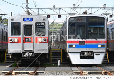 京成電鐵3600和3700在車站排隊 京成電鐵3600和3700在車站排隊 96394762