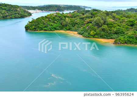 從Warumi橋看雲天港（沖繩縣今歸仁村）[2022.11] 96395624