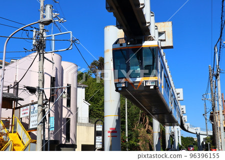 在大船和江之島湘南單軌電車之間的空中漫步 在大船和江之島湘南單軌電車之間的空中漫步 96396155