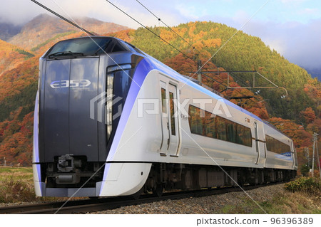 "Limited Express Azusa" running on the Oito Line in autumn colors 96396389