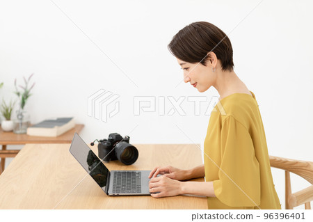 PC woman camera PC woman camera 96396401