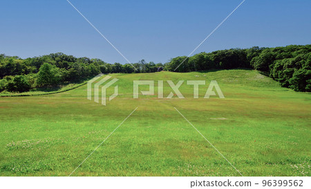 Beautiful mountains and grass in early summer Gunmayama, Shibecha Town, Hokkaido 96399562