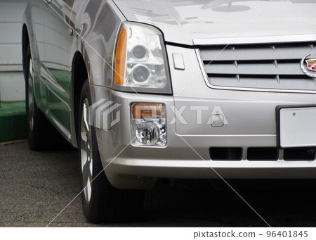 Car image Cadillac first generation SRX with front mask Car image Cadillac first generation SRX with front mask 96401845