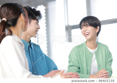 男女創作者和平會面_1 96403139
