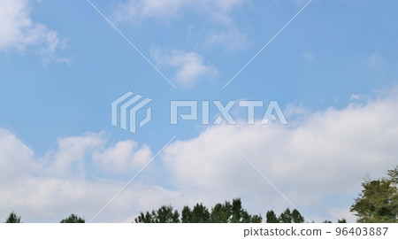 Refreshing sky Autumn scenery Mikamoyama 96403887
