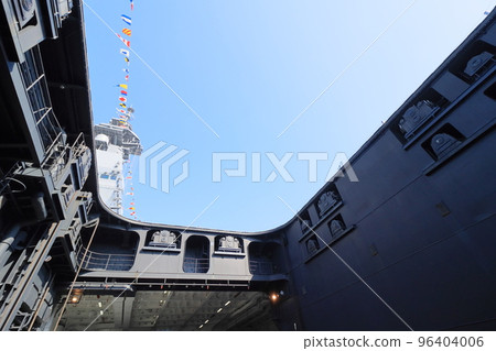 Destroyer Izumo Elevator 電梯上升到飛行甲板 Destroyer Izumo Elevator 電梯上升到飛行甲板 96404006