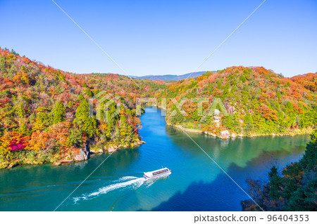 [Gifu Prefecture] Autumn Enakyo and Kiso River with colored leaves 96404353