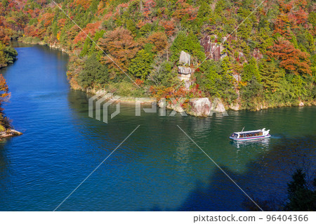 [Gifu Prefecture] Autumn Enakyo and Kiso River with colored leaves 96404366