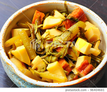 Simmered butterbur, bamboo shoots and satsumaage 96404681
