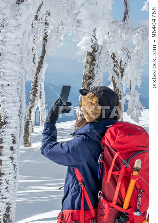 從若狹冰之山滑雪纜車的頂部瞄準山頂！ （同鳥取縣八津郡若狹町） 96404768
