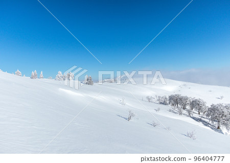 Aim for the summit from the top of the Wakasa Hyonoyama ski lift! (Same, Wakasa-cho, Yazu-gun, Tottori Prefecture) 96404777