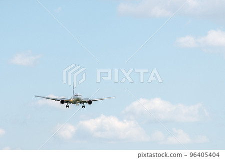 Silhouette of a plane coming in for landing against the blue sky. Silhouette of a plane coming in for landing against the blue sky. 96405404