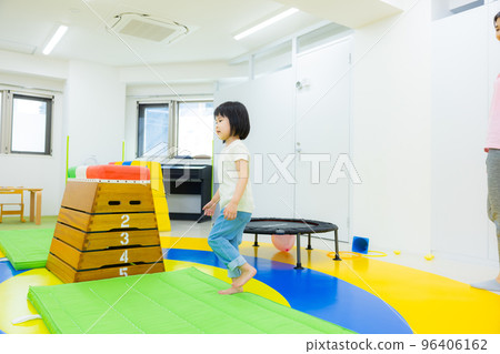 幼兒體育課形象 96406162