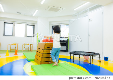 幼兒體育課形象 96406163