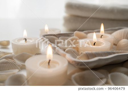 用於放鬆的香薰蠟燭和貝殼圖像材料 96406479