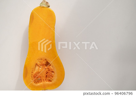Butternut pumpkin cut side 96406796