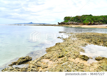 Around Bisezaki / Looking towards Ie Island (Motobu Town, Okinawa Prefecture) [2022.11] 96407227
