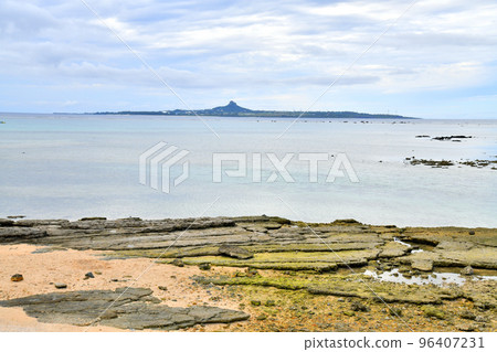 Around Bisezaki / Looking towards Ie Island (Motobu Town, Okinawa Prefecture) [2022.11] 96407231