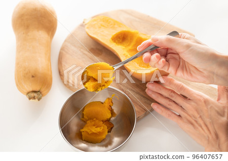沒有栗子的煮胡桃南瓜 96407657