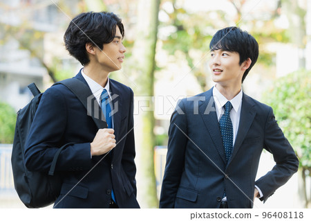 戶外散步的商人 戶外散步的商人 96408118