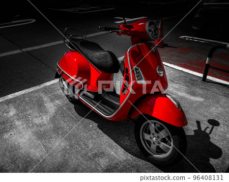 two-seater red scooter 96408131