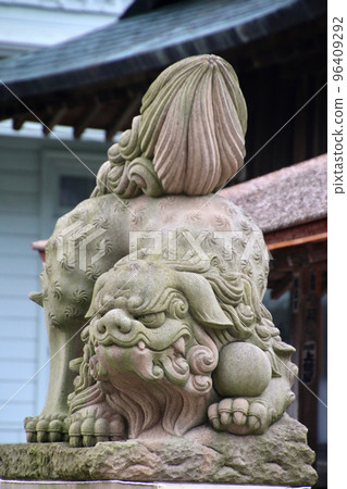 Komainu, Matsue Shrine, Matsue Castle (Matsue City, Shimane Prefecture) 96409292