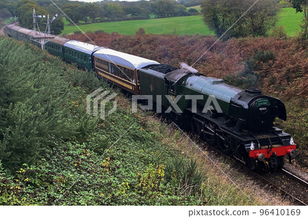 飛翔的蘇格蘭人拉著一列特殊的火車 飛翔的蘇格蘭人拉著一列特殊的火車 96410169