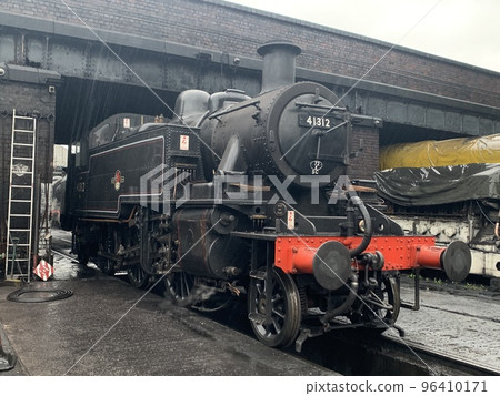 檢查中的蒸汽機車 檢查中的蒸汽機車 96410171