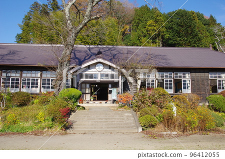 School building 96412055