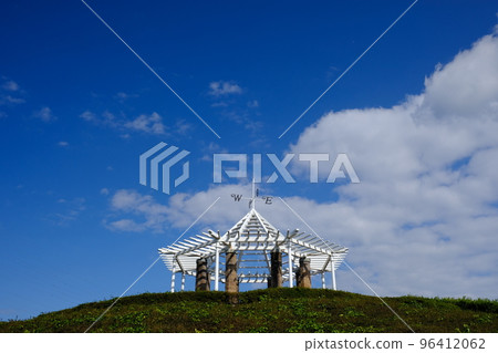 White building and blue sky at the observation plaza of Akirudai Park 96412062