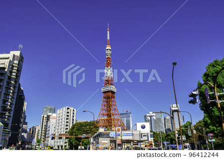 從赤羽橋十字路口看到的東京鐵塔風景 96412244