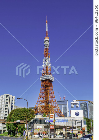 Tokyo Tower Scenery from the Akabanebashi intersection 96412250