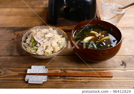 Rice with chicken wings and wakame seaweed soup Rice with chicken wings and wakame seaweed soup 96412829