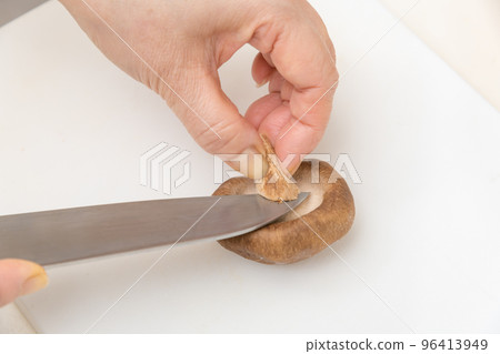 【中年家庭主婦切香菇】 【中年家庭主婦切香菇】 96413949