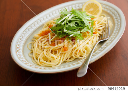 Karasumi and lemon oil spaghetti 96414019