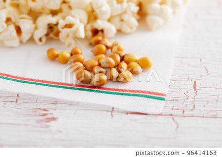 Close-up of popcorn and corn 96414163