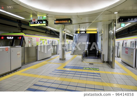 大阪市大正區長堀鶴見綠地線大正站站台 大阪市大正區長堀鶴見綠地線大正站站台 96414858