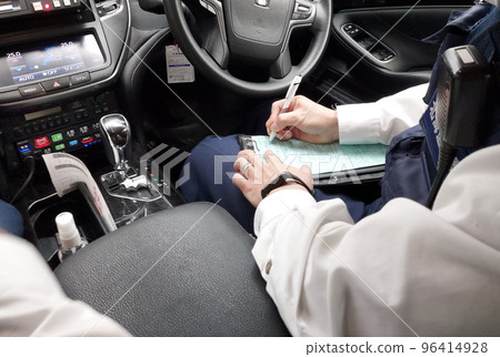 警察嚴厲打擊交通違法行為的圖片 警察嚴厲打擊交通違法行為的圖片 96414928