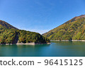 Nagawatari Dam and Lake Azusa, where the autumn leaves have started to change 96415125