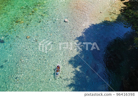 Kochi Prefecture / Niyodo River (Doi River) with beautiful Niyodo Blue and people enjoying kayaking 96416398