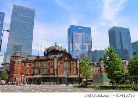 東京站丸之內出口東京千代田區丸之內赤蓮加複古現代建築終點站和摩天大樓 96416756